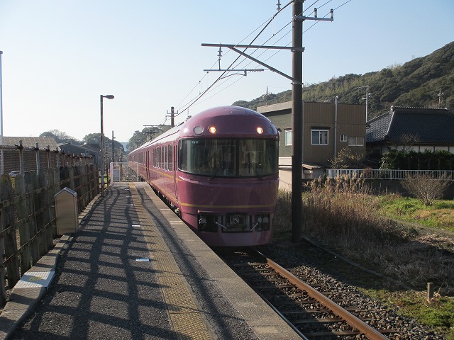 �����~���