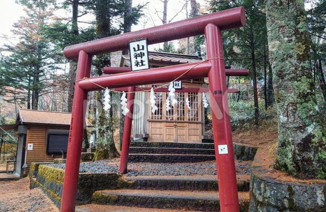 新屋山神社奥宮