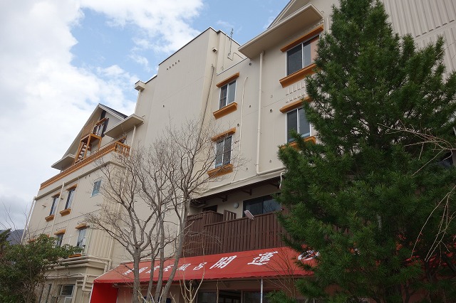 ���C�����z�e���͌���