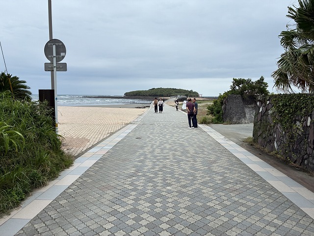 青島神社の参道
