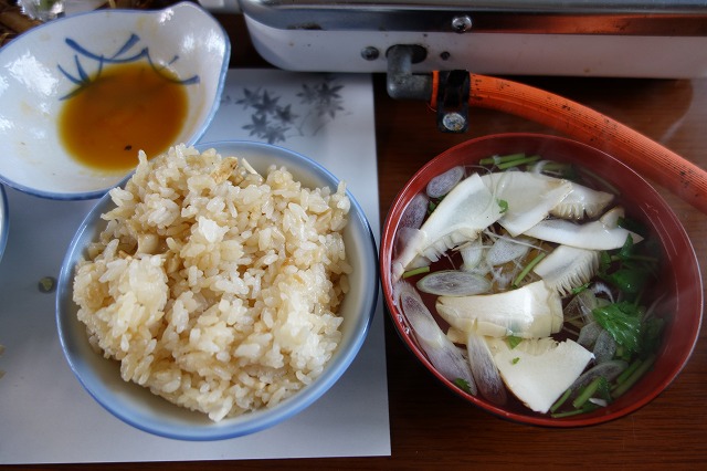 ��q�R�� �����R�{�X