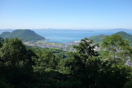 根香寺から下笠居支所への道