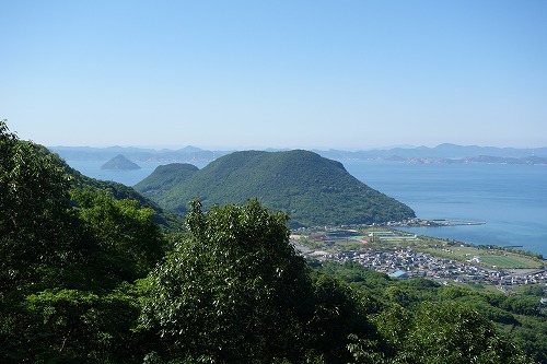 根香寺から下笠居支所への道