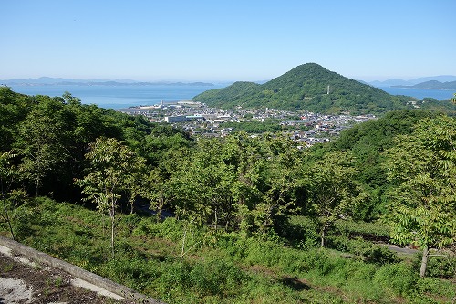 根香寺から下笠居支所への道