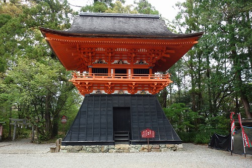 �y���_�� �y������{